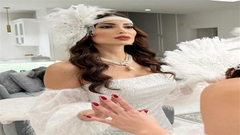 نسرين طافش تحتفل بالعام الجديد بجلسة تصوير جريئة والجمهور يعلق (صور)