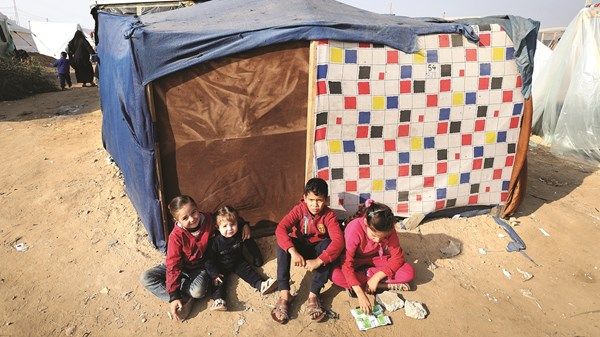 المجاعة والأوبئة والأمراض المعدية تهدد 1.9 مليون نازح في غزة
