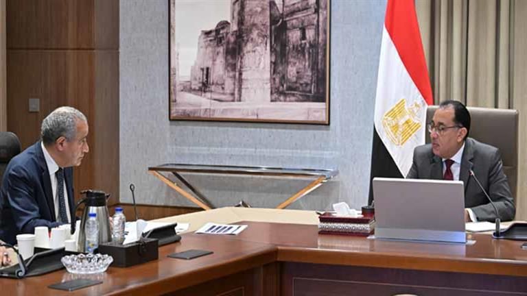 مدبولي يبحث مع وزير التموين تنفيذ قرارات ضبط الأسواق ومشروع الصوامع