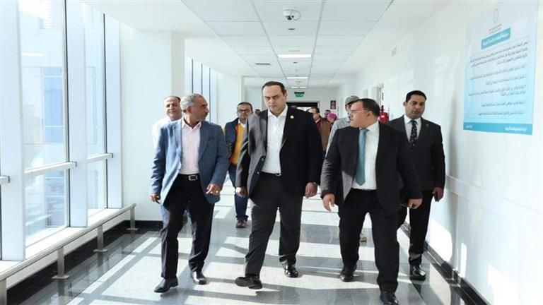 رئيس هيئة الرعاية الصحية يتفقد مجمع السويس الطبي قبل الافتتاح