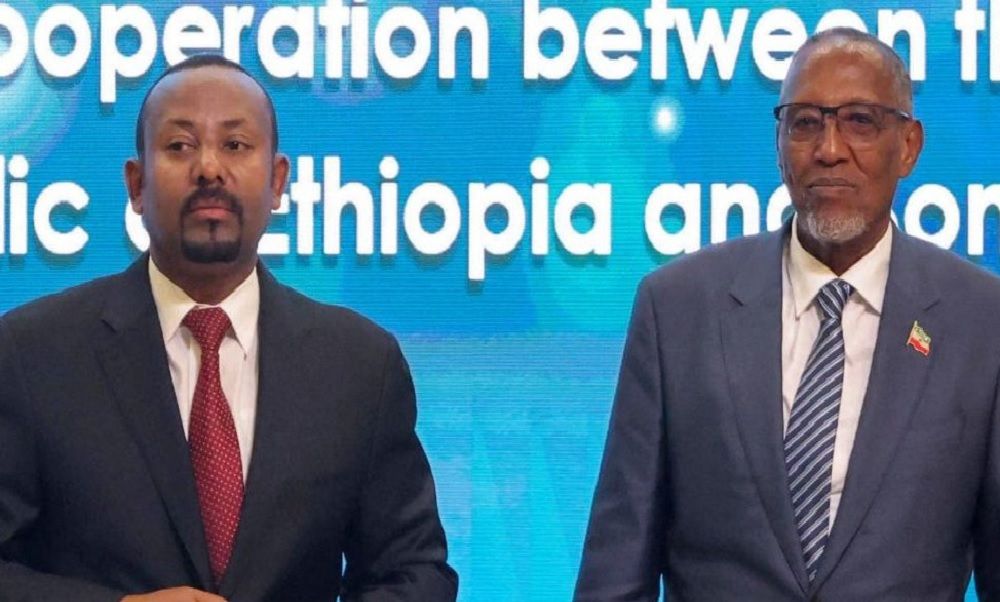 للوصول إلى البحر الأحمر.. إثيوبيا توقع اتفاقا تاريخيا مع جمهورية أرض الصومال.. والرئيس الصومالي السابق: تهديد لكل إفريقيا