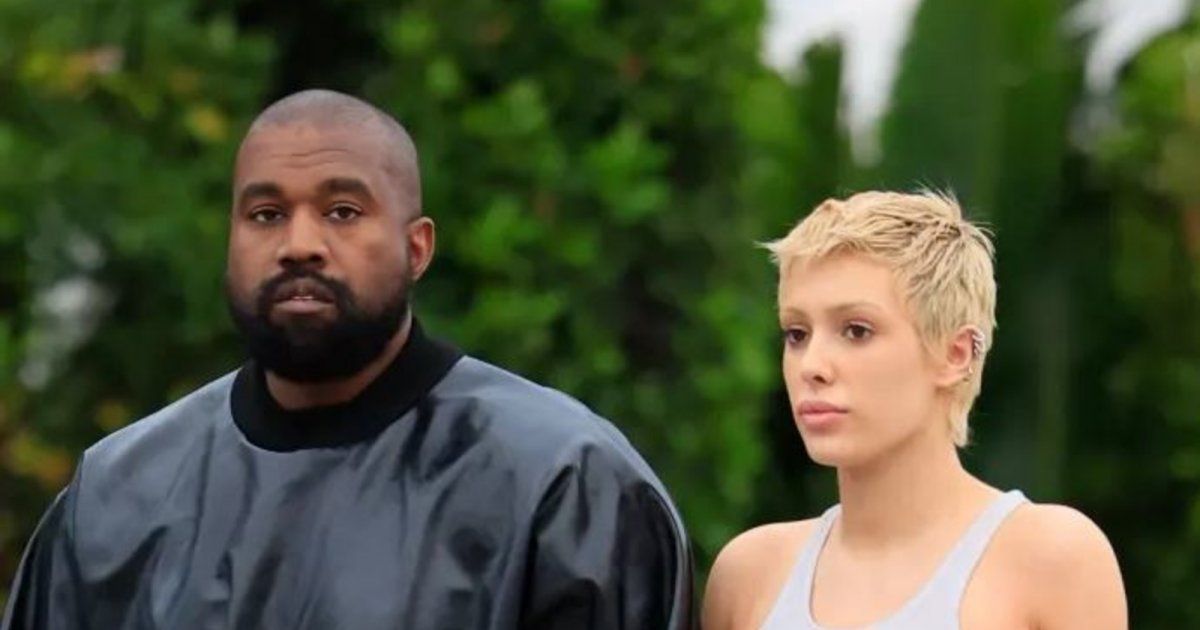 كانيي ويست يثير الجدل بتفاخره بظهور زوجته كأنها بلا ملابس-بالصور