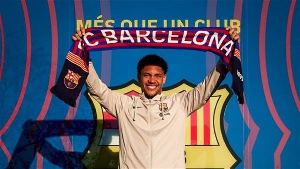 تشافي يعلن موعد ظهور فيتور روكي صفقة برشلونة الجديدة