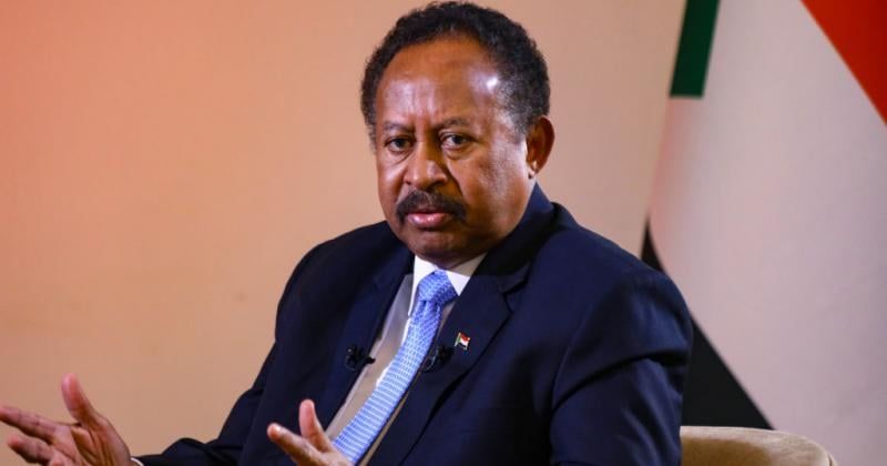 رئيس الوزراء السوداني السابق يدعو قيادة الجيش للقاء عاجل لبحث وقف الحرب