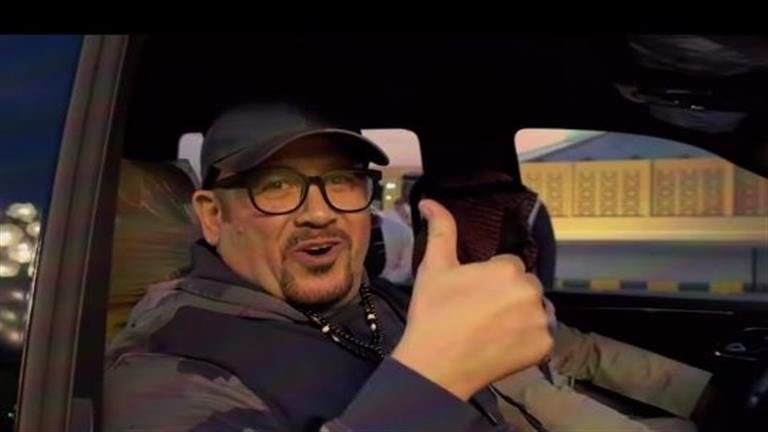 "بنش مارك" تنشر فيديو لحظة وصول هشام عباس المطار بالسعودية (صور)