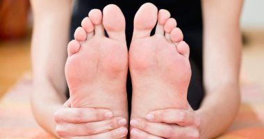علاج جفاف الجلد وتشقق القدمين فى الشتاء