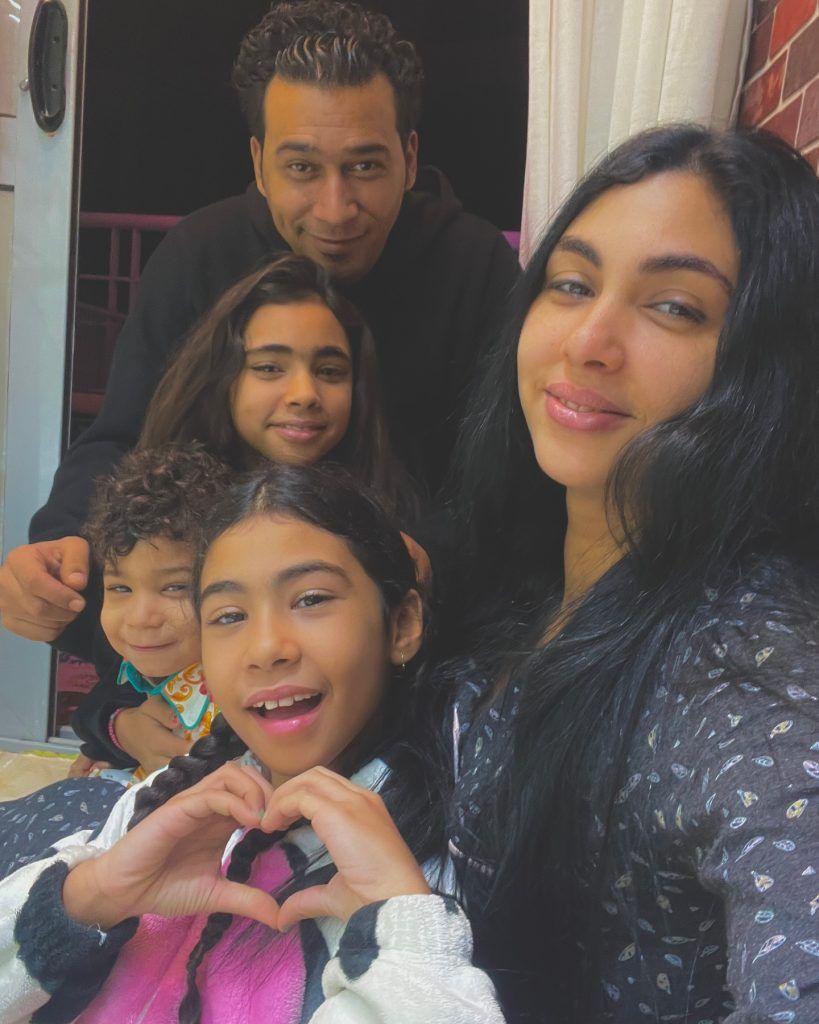 بعد حديثها عنهم في الإعلام.. أول ظهور لابناء مي كساب وأوكا الثلاثة: فريدة وداليدا ونوح