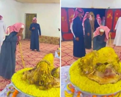 تراند اليوم : شاهد.. "مسن" يتناول الطعام قبل دخول الضيوف في إحدى المناسبات ويثير الجدل