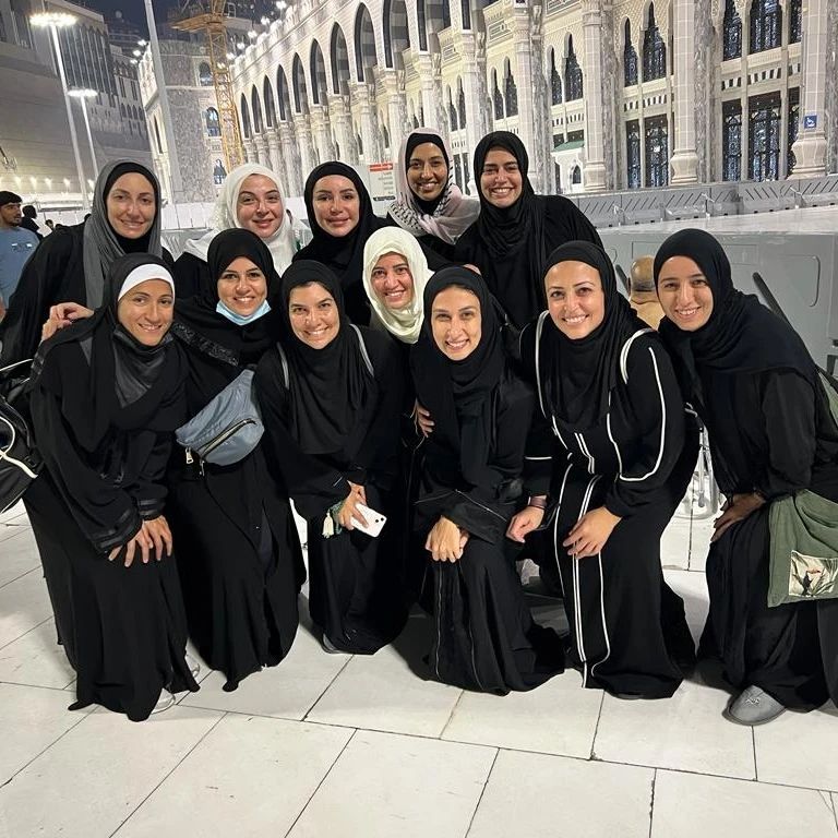 إنجى علاء بعد العمرة: الفترة اللى فاتت مكانتش سهلة وربنا ينور بصيرتنا