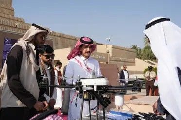 الخليج اليوم .. ابتكار طلاب سعوديين.. طائرة درون متقدمة