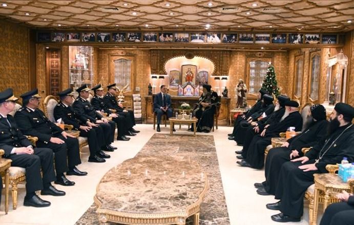 وزير الداخلية يزور البابا تواضروس لتهنئته بعيد الميلاد
