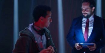 بالصورة- أحمد أمين يتقمص شخصية جورج قرداحي