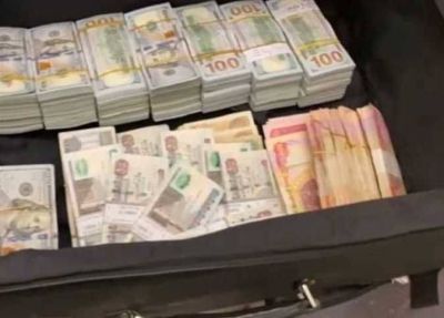 تراند اليوم : "غرفة سرية ملغمة بملايين الجنيهات" .. تفاصيل القبض على 3 مصريين يتاجرون في العملة في قضية شغلت الرأي العام