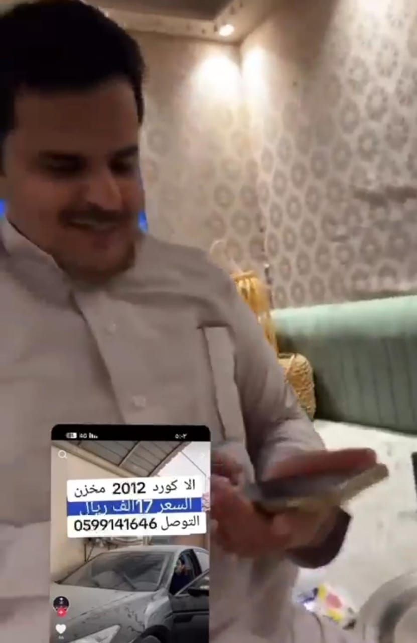 مواطن يعثر على سيارته المسروقة معروضة للبيع .. فيديو