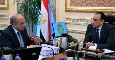 رئيس الوزراء يتابع مع وزير قطاع الأعمال تطوير محالج القطن وإعادة تأهيلها