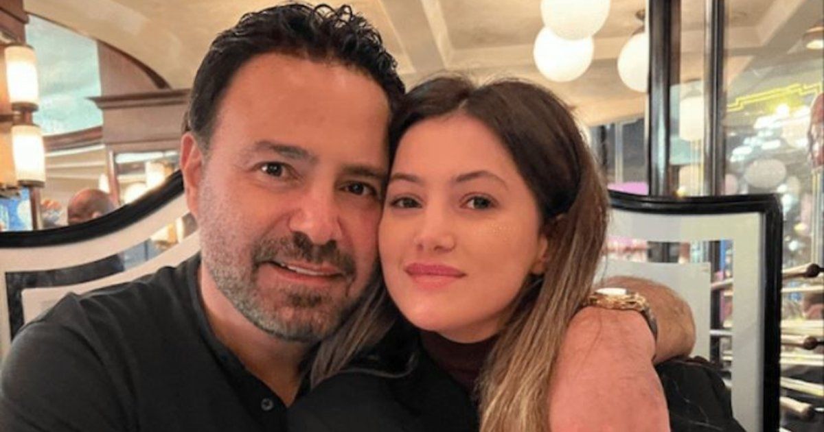 ابنة عاصي الحلاني الصغرى مع حبيبها ليلة رأس السنة.. ووالدتها توثق رقصتهم