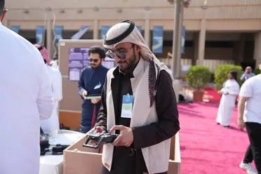 الخليج اليوم .. ابتكار طلاب سعوديين.. طائرة درون متقدمة