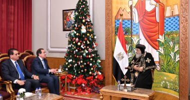 وزير شؤون المجالس النيابية يزور الكاتدرائية المرقسية للتهنئة بعيد الميلاد
