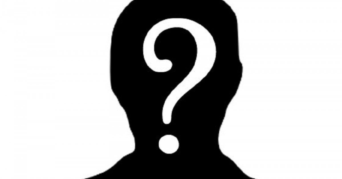 فنان مصري يتعرض لإنفجار كبير لقارورة الغاز في منزله .. أدت الى حرق يده وشعره ورموشه