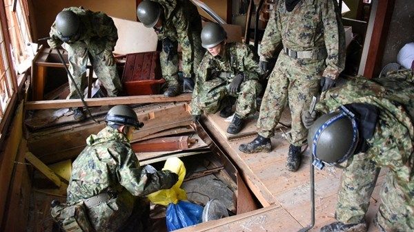 تضاؤل الأمل في إنقاذ مفقودين بعد أيام على زلزال اليابان