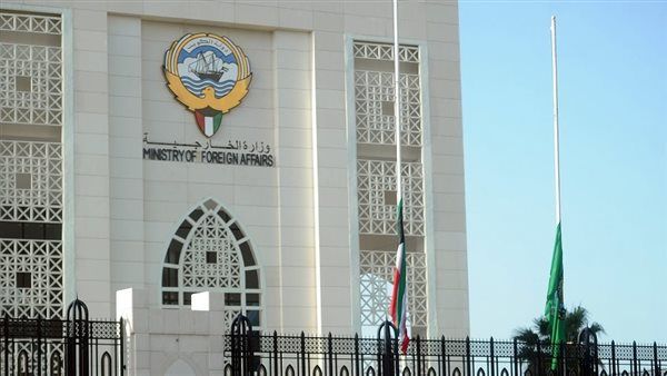 الكويت تدعو مواطنيها المتواجدين في لبنان إلى توخي الحيطة والحذر أو المغادرة