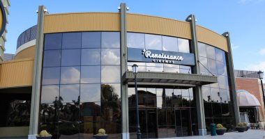 غدًا.. إسعاد يونس تحتفل بالعرض الخاص لفيلم "عصابة عظيمة" فى مدينتى