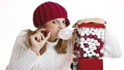 تراند اليوم : طبيبة تكشف عن أضرار مضغ العلكة أكثر من 3 دقائق!