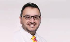 نزار باهبري يوضح متى يصبح لقاح كورونا الجديد إجباريًا..فيديو