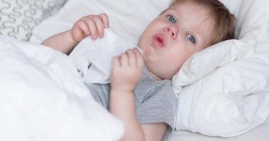 أعراض النزلات الشعبية عند الأطفال وعلاجها.. استشارى يوضح