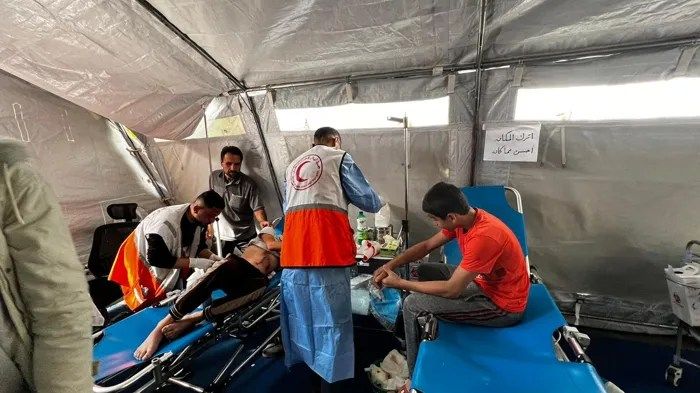 الهلال الأحمر الفلسطيني: الاحتلال يواصل قصف محيط مستشفى الأمل بمدينة خان يونس