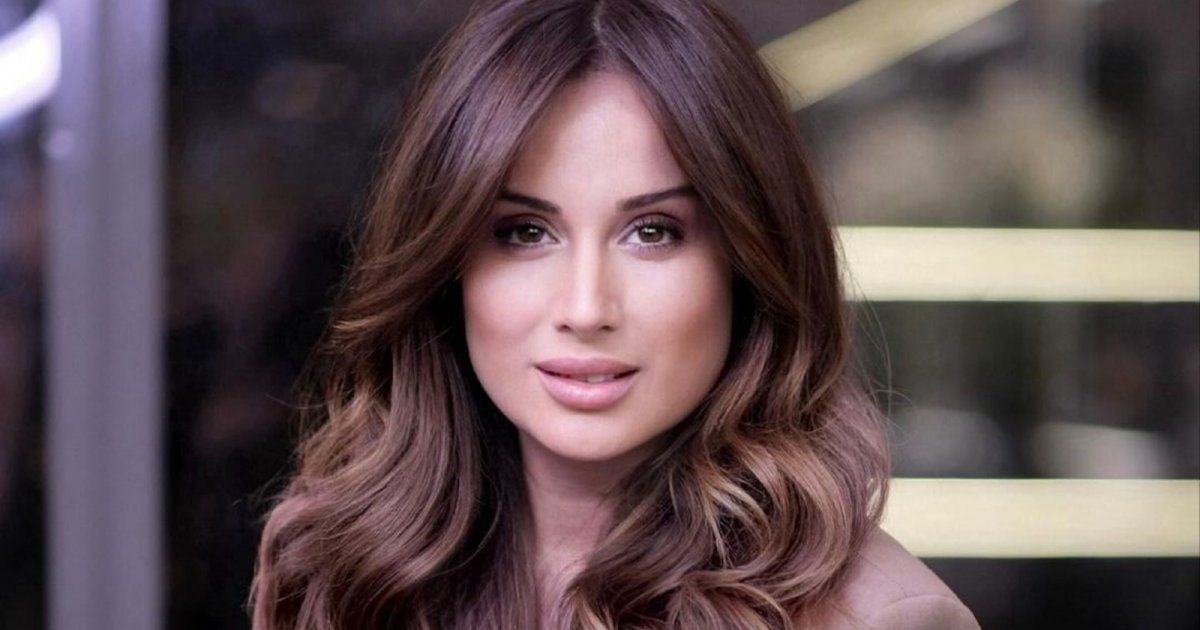 كارين رزق الله تخضع لجلسة تصوير مثيرة للجدل.. هكذا بدت وهي تدخن السجائر