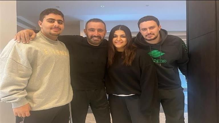أحدث ظهور لـ أحمد السقا مع أبنائه ياسين وحمزة ونادية.. والجمهور يعلق