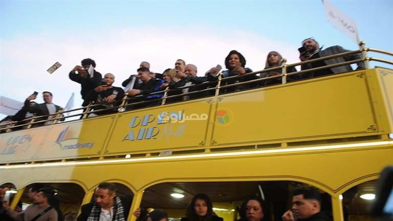 "وزعوا فلوس على الناس في الشارع".. إسعاد يونس وأبطال "عصابة عظيمة" يحتفلون بالعرض الخاص