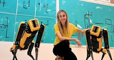 تكنولوجيا: كلاب روبوتية ترسم لوحات تجريدية تباع بـ40 ألف دولار.. صور