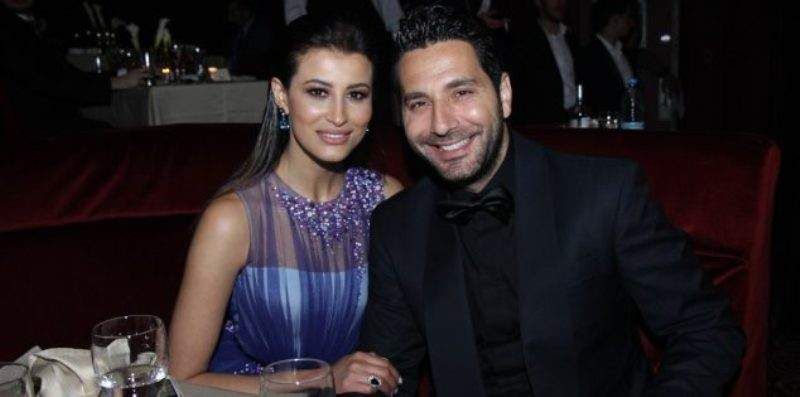 وسام بريدي يحمل مكنسة وريم السعيدي تمسك بممسحة وهذا ما يفعلانه-بالصورة