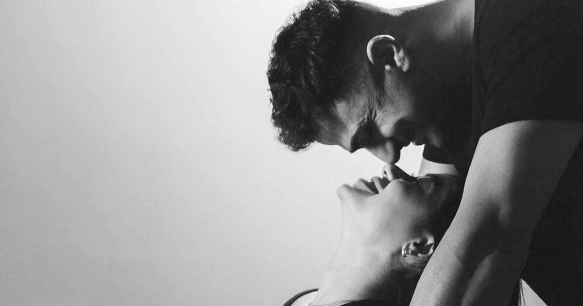 أول إطلالة لـ رحمة رياض بعد إعلانها حملها.. وهكذا بدت بالفستان الأبيض