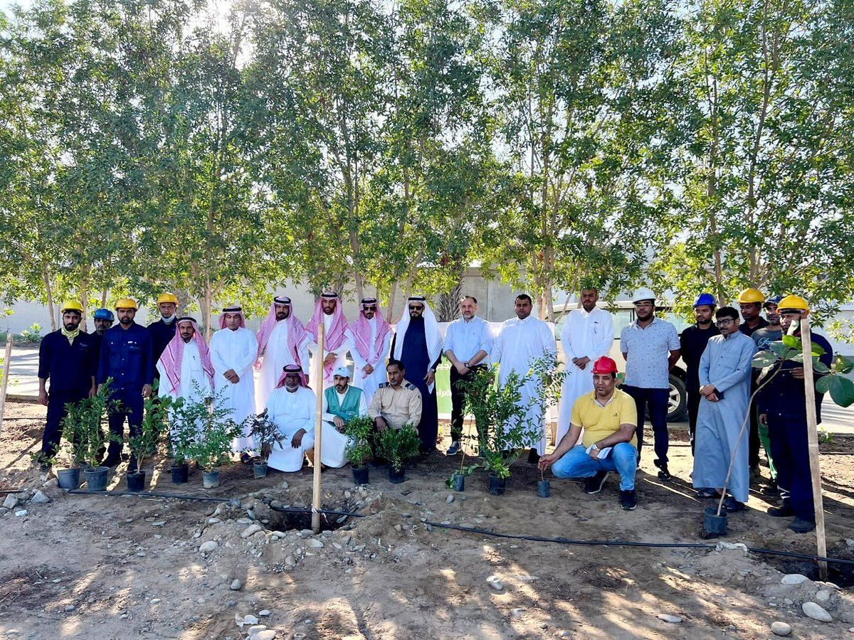 بالصور.. "بيئة رابغ" تنفذ حملة تطوعية للتشجير بالتعاون مع مركز تنمية الغطاء النباتي