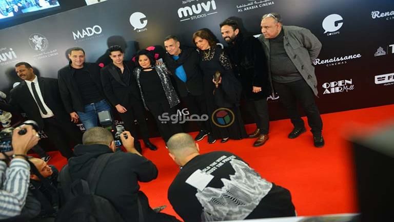 عنبة ينهار في البكاء بعد حديث إسعاد يونس عنه بالمؤتمر الصحفي ل"عصابة عظيمة"