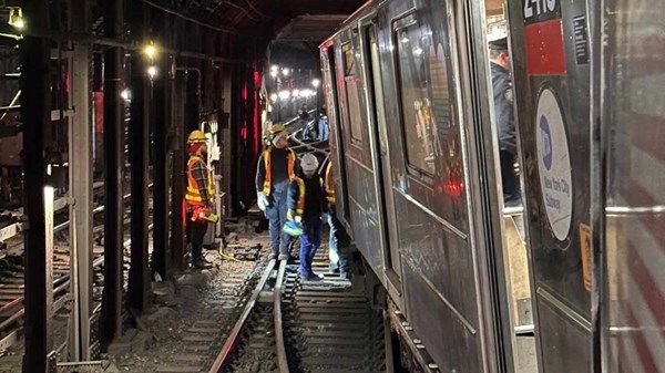 عشرات الجرحى في حادث بمترو أنفاق نيويورك