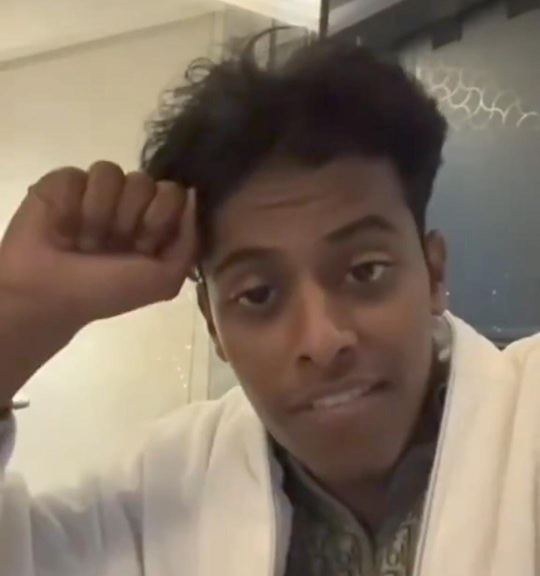 قعيد : حط فلوسك في الإبل ولا تحطها في العقار.. فيديو