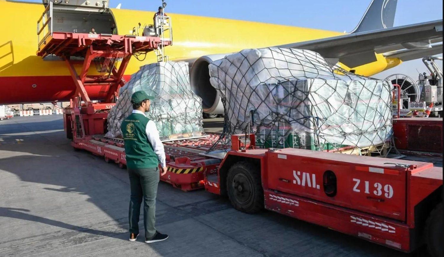 السعودية | مغادرة الطائرة الإغاثية السعودية الـ 37 لإغاثة الشعب الفلسطيني في قطاع غزة