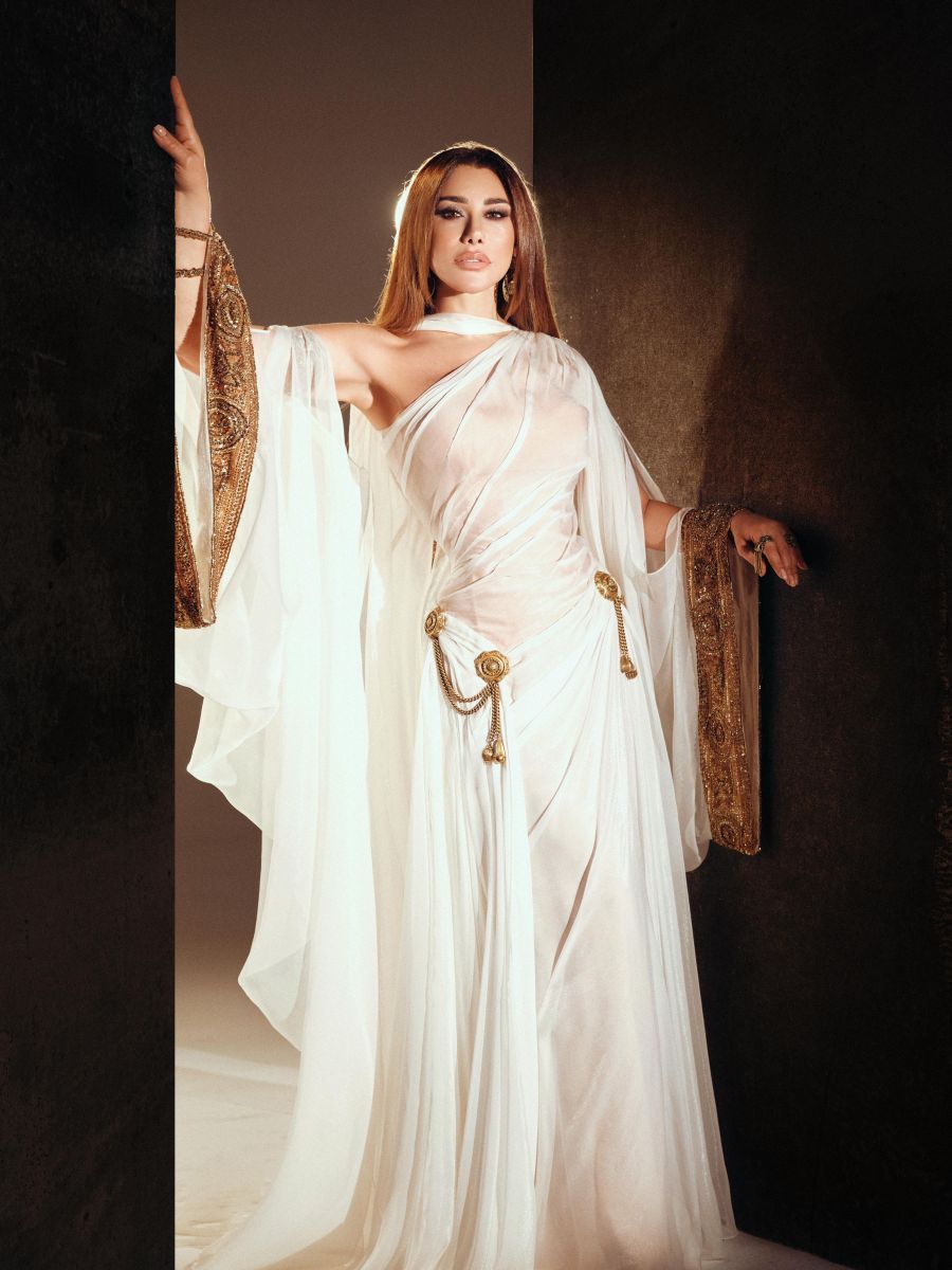 نجوى كرم تبهر الجمهور بإطلالتها ليلة رأس السنة في دبي