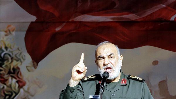 بعد البارجة البحرية.. قائد الحرس الثوري الإيراني يلوح بالحرب
