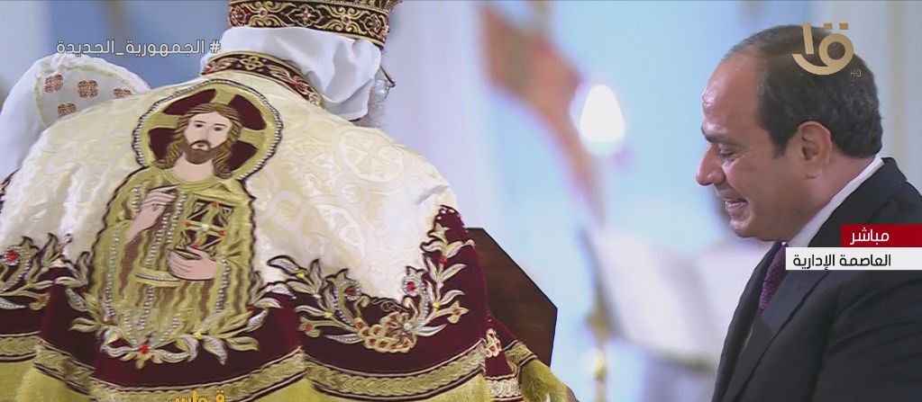 البابا تواضروس يقدم هدية تذكارية للرئيس السيسى في احتفال عيد الميلاد المجيد
