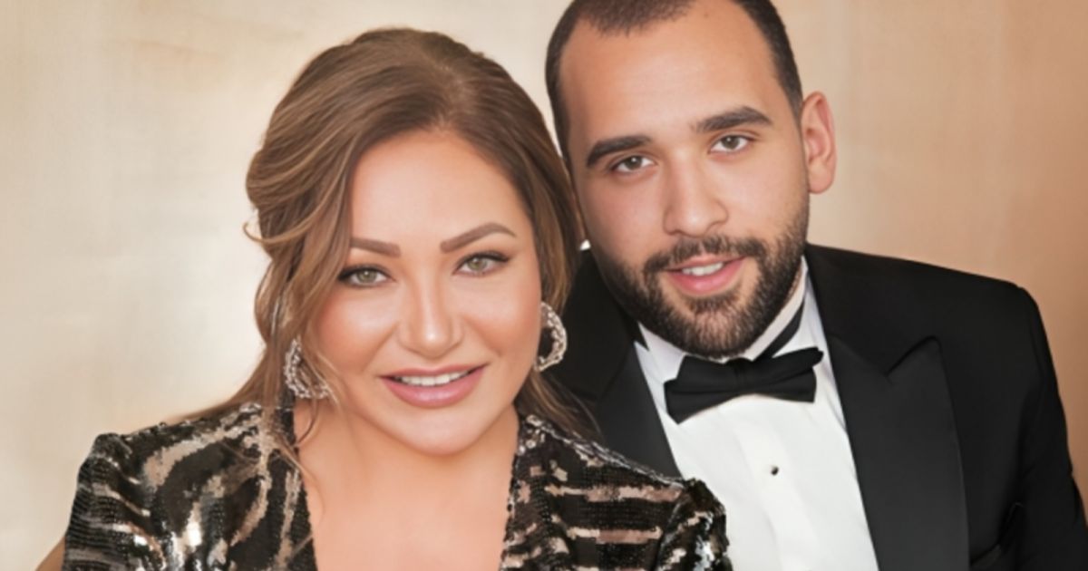 خالد ابن ليلى علوي يفاجئها على المسرح.. وهذا ما فعله