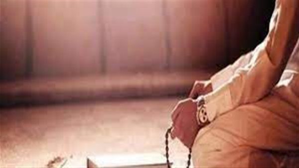تسبب العمى.. حركة في الصلاة حذر منها النبي.. إياك أن تفعلها
