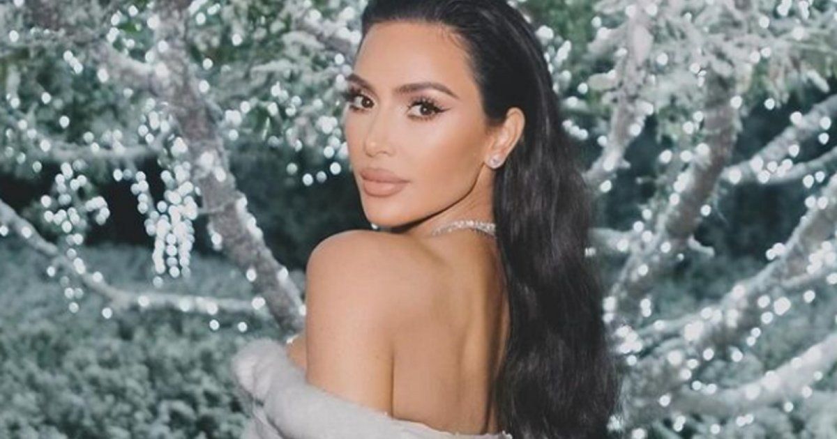 بالصور- لن تصدقوا سعر سترة وحقيبة كيم كارداشيان الخيالي !