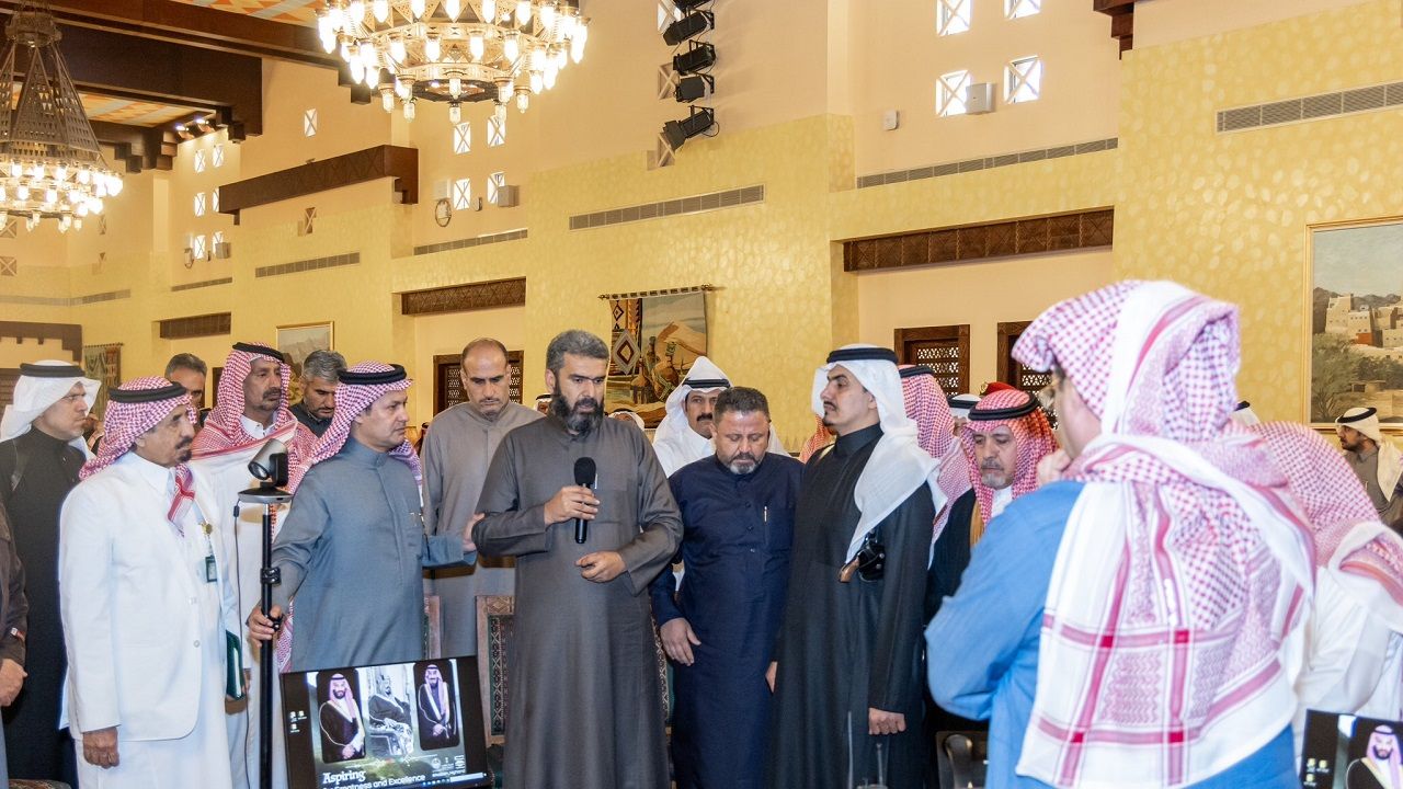 مقيم سوري يعفو عن قاتل ابنه أمام أمير عسير .. فيديو