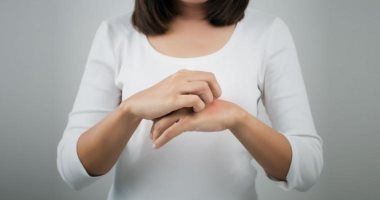 استشارى جلدية توضح طرق الوقاية من أكزيما الشتاء