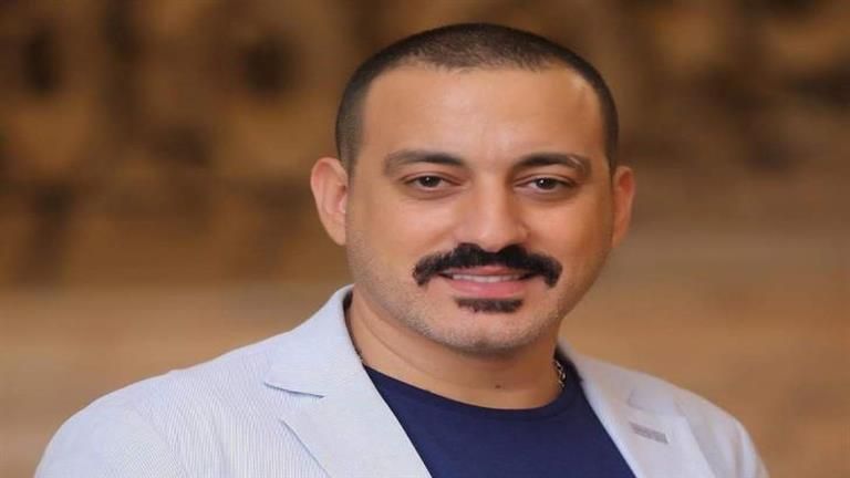 دياب يؤازر زوجته هاجر الإبياري بالعرض الخاص لفيلم"عصابة عظيمة"